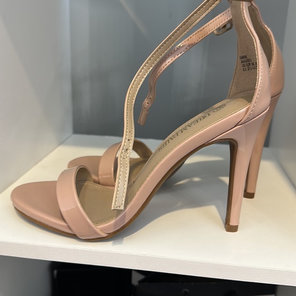 Nude patent heels-NEVER WORN - Picture 5 of 5